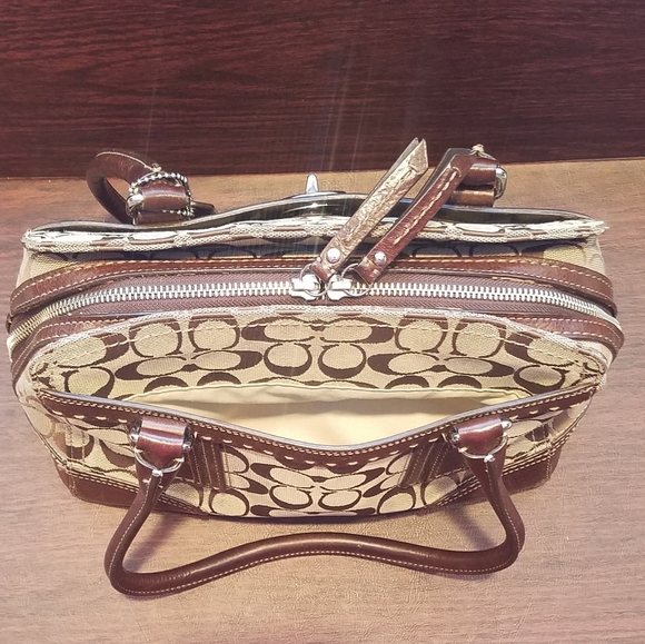 Signature Coach Handbag - Picture 9 of 11